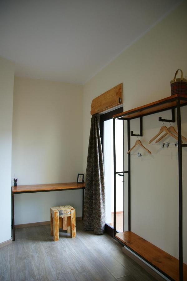 The Golden Rooster Hostel ติรานา ภายนอก รูปภาพ