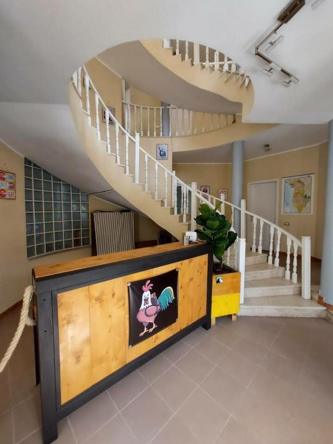 The Golden Rooster Hostel ติรานา ภายนอก รูปภาพ